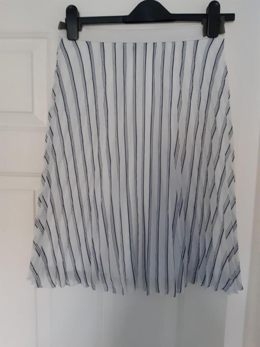 Buy & Sell Oxley Wolverhampton - Photos for NEW white/navy pleated knee length skirt