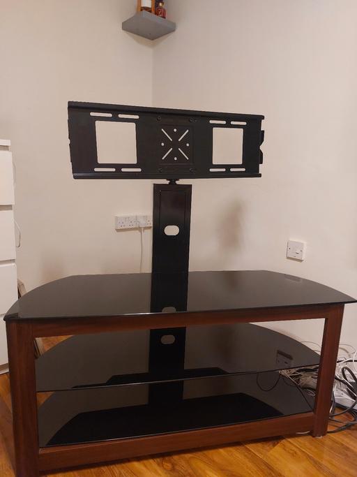 Buy & Sell Kinsley Wakefield - Photos for Table with TV stand