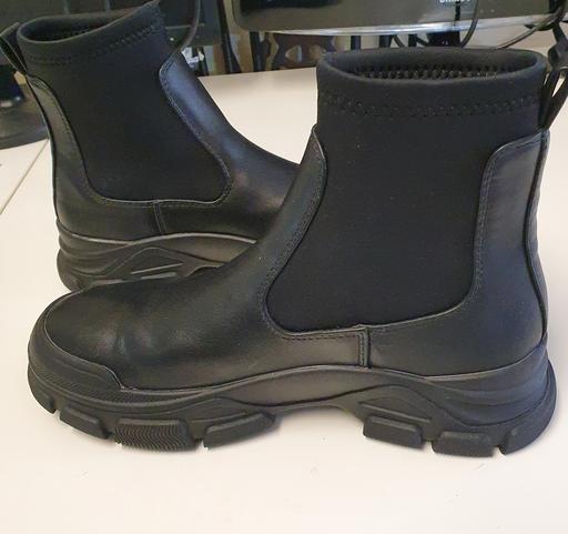 Buy & Sell Oxley Wolverhampton - Photos for Boots