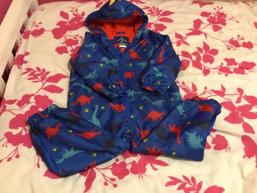 Buy & Sell Woodcross Wolverhampton - Photos for Boys All-In One Wet Suit age Says 3/4 years