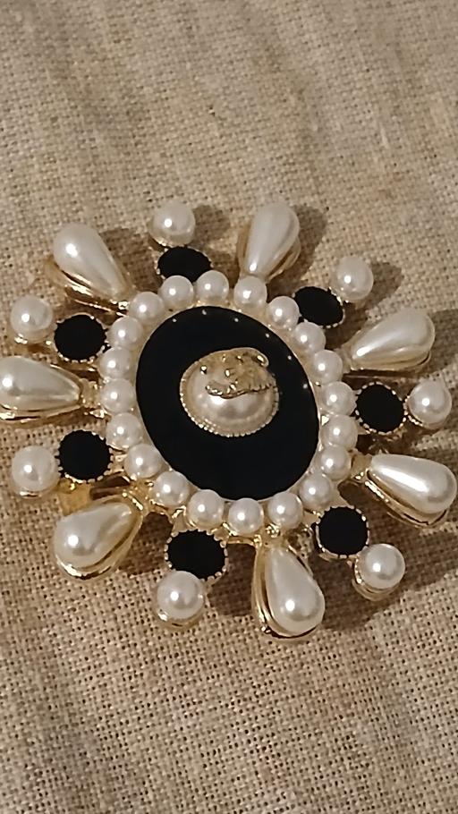 Buy & Sell Bermondsey South East London - Photos for brooch