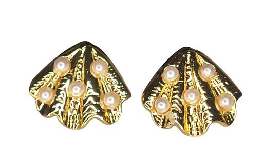 Buy & Sell - Photos for Small Beautiful golden yellow shell with Pear