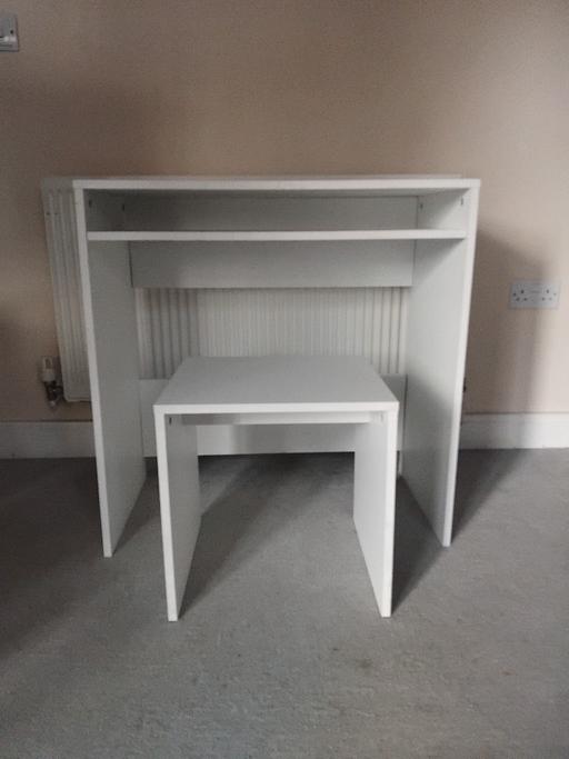 Buy & Sell Bilston Wolverhampton - Photos for Desk & Stool.