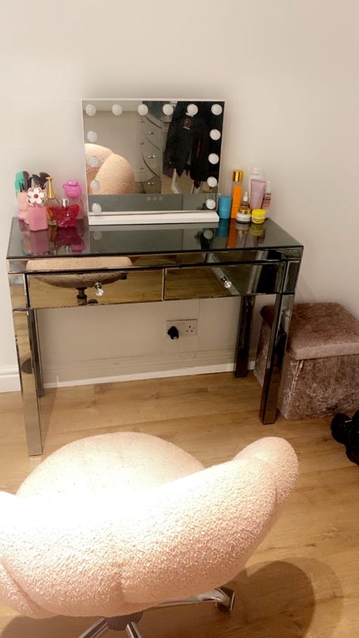 Buy & Sell The Embankment Business Park Stockport - Photos for Mirrored draws and dresser