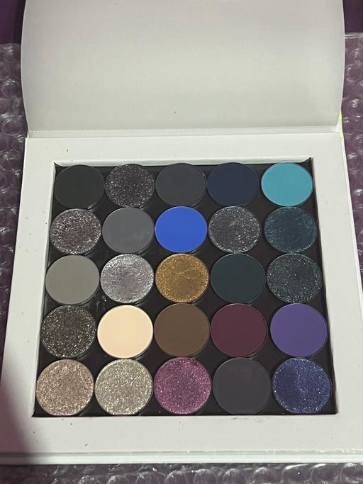 Buy & Sell Newhall Street Birmingham - Photos for Beauty Bay 25 pan eyeshadow palette