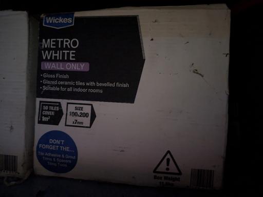 Buy & Sell Kirkintilloch Glasgow - Photos for 2 x Wickes Metro tiles with half tub of grout