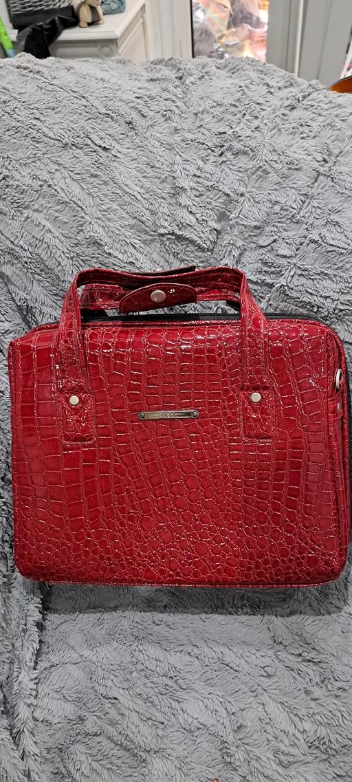 Buy & Sell Four Oaks Birmingham - Photos for ELLE red faux-croc vanity / makeup train case