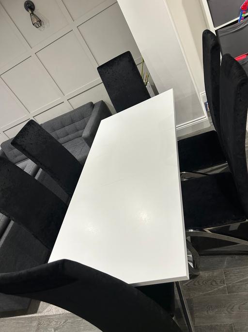 Buy & Sell Harrow North West London - Photos for Extendable dining table & 6 chairs