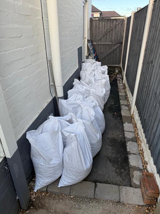 Buy & Sell Deeside Industrial Park Flintshire - Wales - Photos for Bags of gravel around 10 to 25 mm