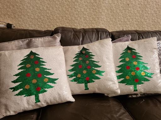 Buy & Sell West Wickham Bromley - Photos for 3 Christmas 🎄 tree sequin cushions £16