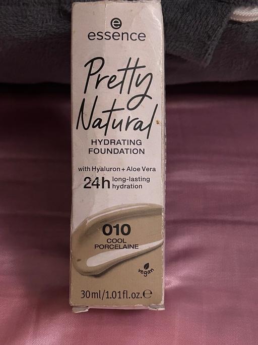 Buy & Sell Northville South Gloucestershire - Photos for Essence Pretty Natural 24hr foundation