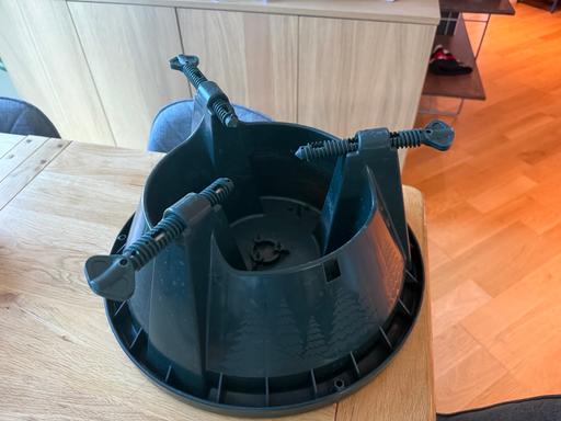 Buy & Sell Cubitt Town East London - Photos for Sturdy Christmas Tree Stand