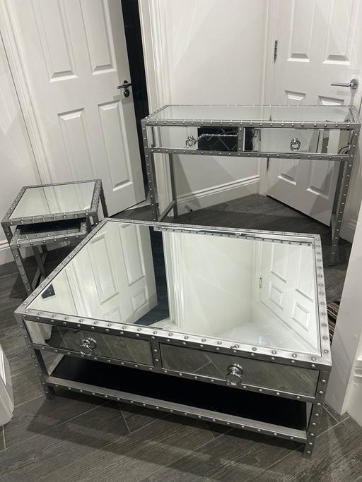 Buy & Sell Watford Three Rivers - Photos for Mirrored dressing/console,coffee table,sidex2