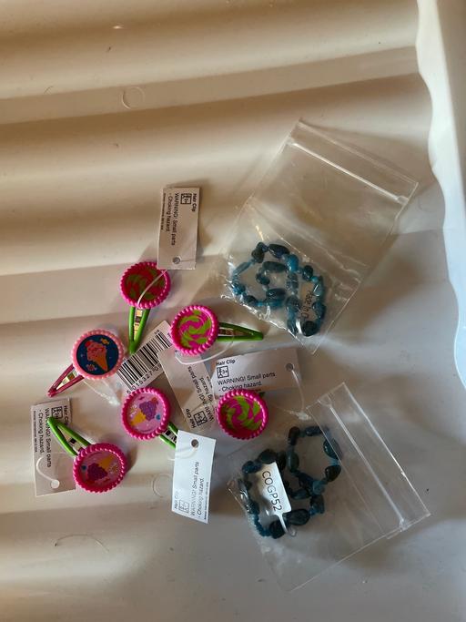 Buy & Sell Maypole Birmingham - Photos for New Girls Bundlle 6x hair clips 2x bracelet