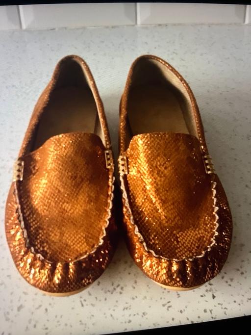 Buy & Sell Woodsetton Dudley - Photos for Gold shoes 7