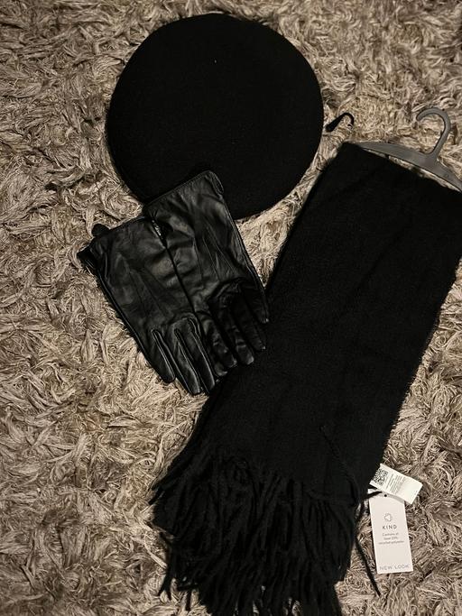 Buy & Sell Bristol South Gloucestershire - Photos for New hat scarf gloves bundle buy