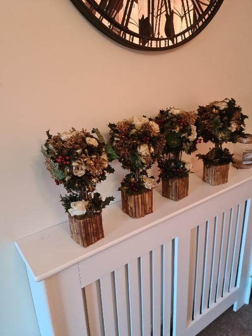 Buy & Sell Hasbury Dudley - Photos for 4 x small faux Christmas arrangements
