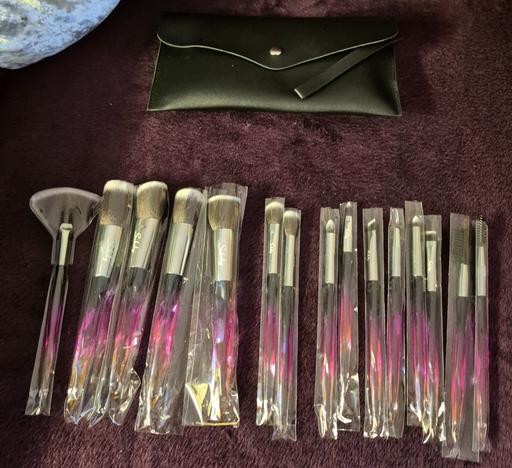 Buy & Sell Wednesfield Wolverhampton - Photos for Brand New Make Up Brush Set With Case.