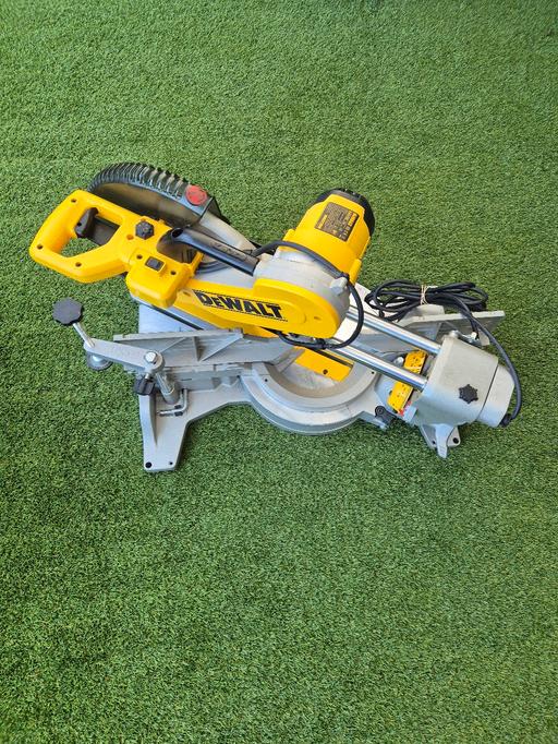 Buy & Sell Yew Tree Estate Sandwell - Photos for DeWalt DWS780-LX 305mm XPS Slide Mitre Saw