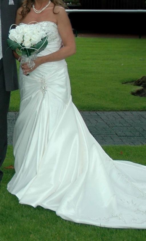 Buy & Sell South Lancashire Industrial Estate Wigan - Photos for Wedding dress