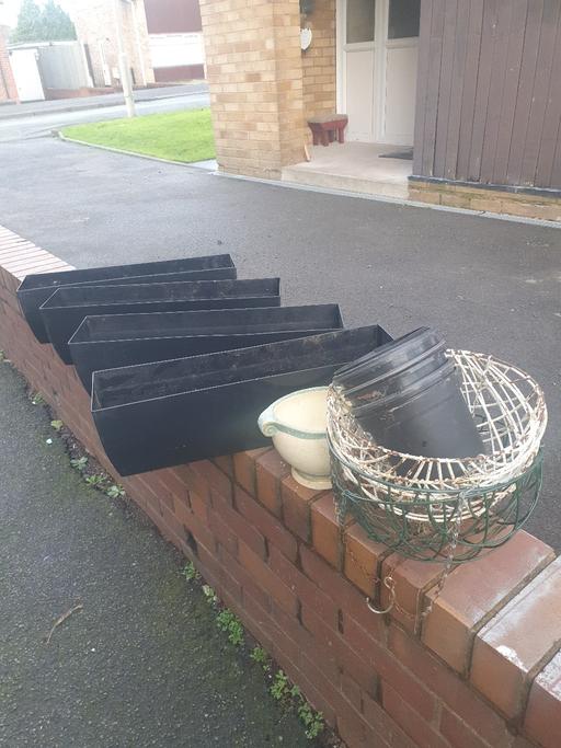 Buy & Sell Gornal Wood Dudley - Photos for 4, Black 2ft Planters, Hanging Baskets & Pot.