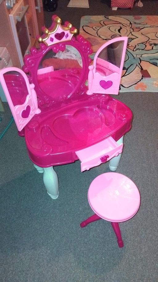 Buy & Sell Peckham South East London - Photos for Toddler girls Vanity table + Chair 