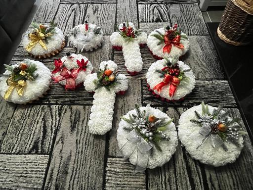 Buy & Sell Tividale Sandwell - Photos for Artificial Christmas grave wreaths