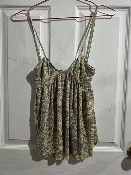 Buy & Sell Queen`s Park North West London - Photos for Superfine green vest