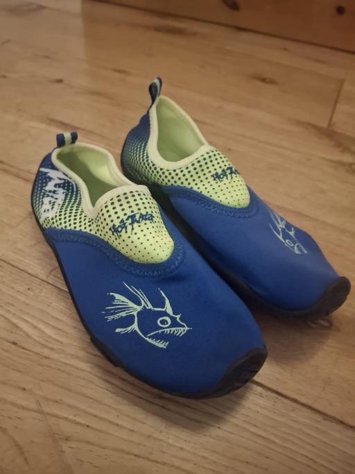 Buy & Sell Woodcross Wolverhampton - Photos for Beach shoes