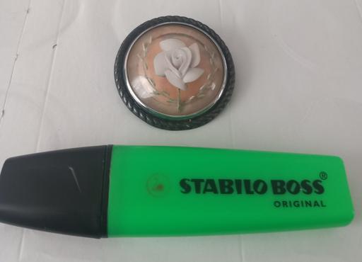 Buy & Sell Thatto Heath Saint Helens - Photos for vintage lucite flower dome brooch