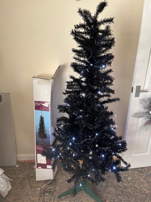 Buy & Sell Woodsetton Dudley - Photos for 6’ black tree with lights