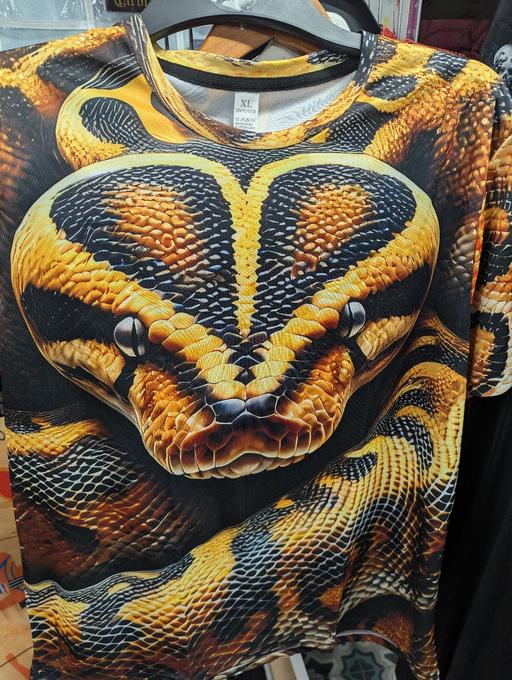 Buy & Sell Pendlebury Salford - Photos for T-shirt size XL