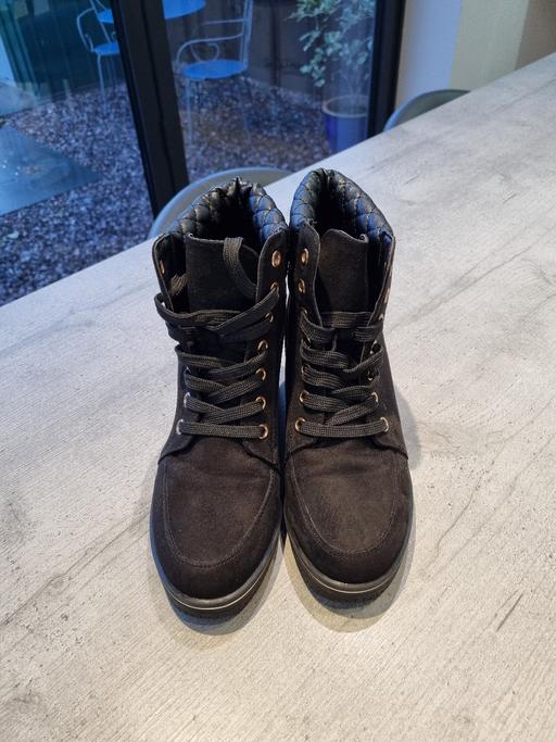 Buy & Sell Wallbrook Dudley - Photos for new look boots