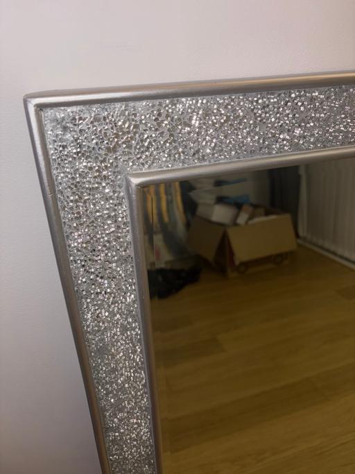 Buy & Sell Aintree Racecourse Retail & Bus Pk Sefton - Photos for Glittery Glass Mirror
