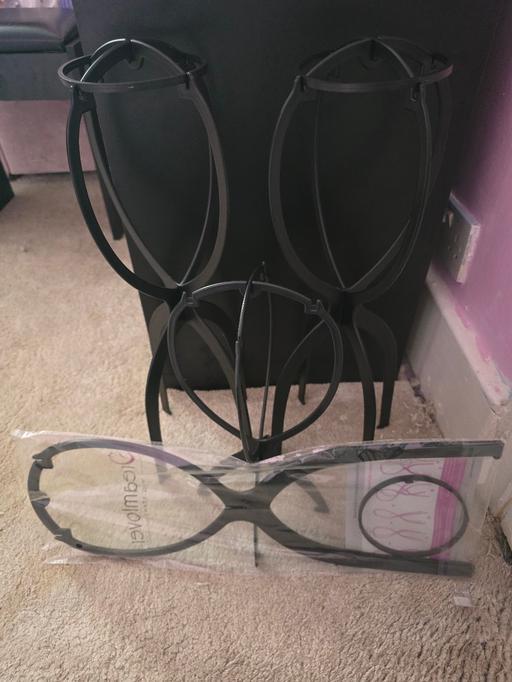 Buy & Sell Bow East London - Photos for 4 wig stands