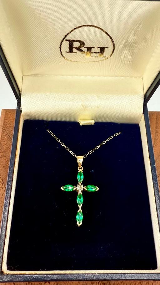 Buy & Sell Harrow on the Hill North West London - Photos for 9ct Gold Natural Emerald and Diamond Necklace