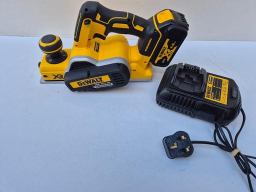 Buy & Sell Yew Tree Estate Sandwell - Photos for Dewalt DCP580N 18V XR Brushless Planer 1x4.0