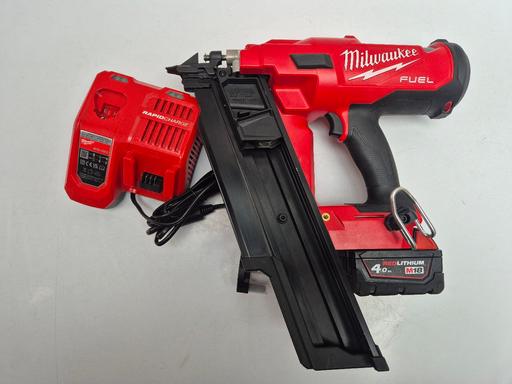 Buy & Sell West Bromwich Sandwell - Photos for Milwaukee M18 FUEL FFN21 18v 21° Nail Gun