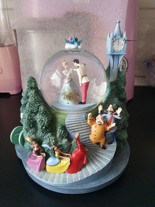 Buy & Sell Upper Gornal Dudley - Photos for large Disney snowglobe cinderella