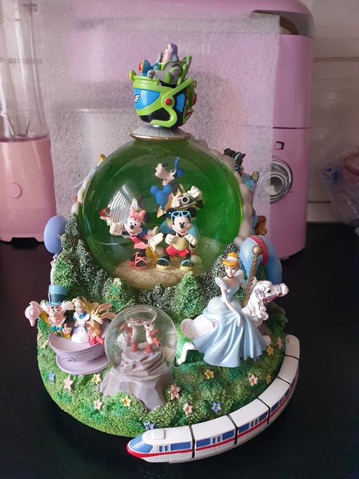 Buy & Sell Upper Gornal Dudley - Photos for large Disney character snowglobe