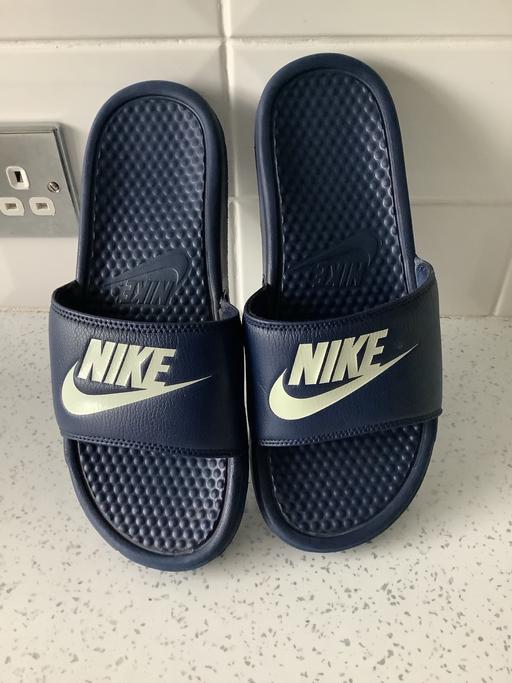 Buy & Sell Woodsetton Dudley - Photos for Nike sliders