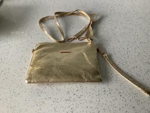 Buy & Sell Woodsetton Dudley - Photos for Gold bag