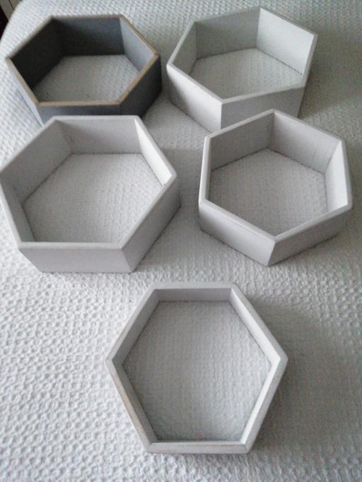 Buy & Sell Wednesfield Wolverhampton - Photos for Ideal for wall put ornaments on need gone