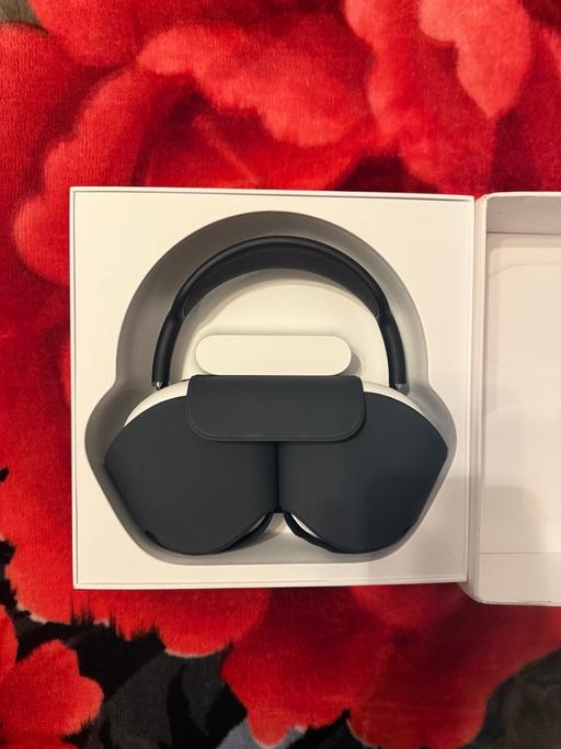 Buy & Sell Manor Park East London - Photos for Apple AirPods Max midnight Brand new