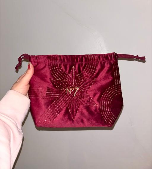 Buy & Sell Northampton West Northamptonshire - Photos for Red No7 Makeup Bag