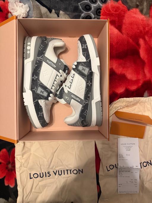 Buy & Sell Manor Park East London - Photos for LV trainers Men