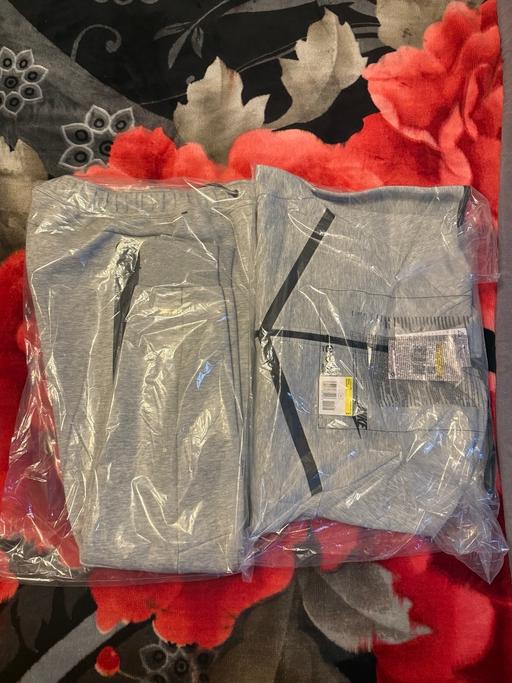 Buy & Sell Manor Park East London - Photos for Grey Nike tech fleece tracksuit small men