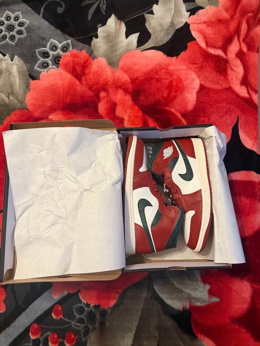 Buy & Sell Manor Park East London - Photos for Air Jordan 1 mid size 9.5