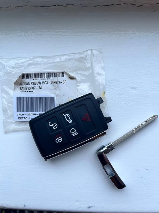 Vehicles Illingworth Calderdale - images_alt_text Jaguar SUV Fob