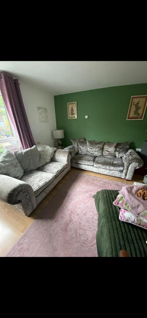 Buy & Sell The Ridgeway Enfield - Photos for Crushed velvet 3 & 2 seater for sale £250